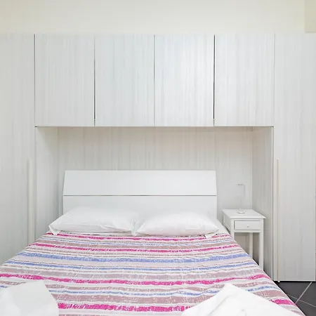 Flo Apartment